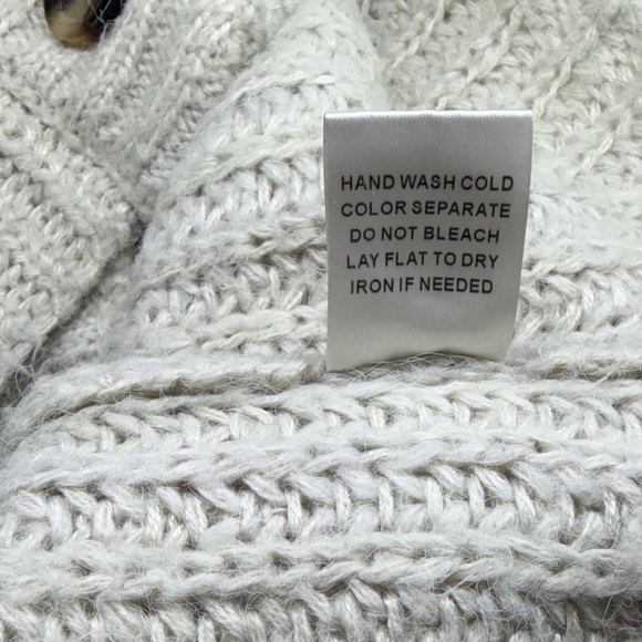 Saints & Hearts Cozy Light Grey Button-Up Deep V Cropped Sweater size Medium - Picture 8 of 10